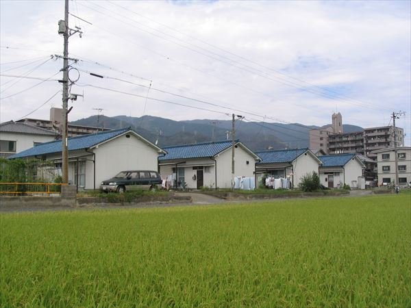 広小学校徒歩４分！スーパーやドラッグストアも徒歩圏内で買い物に便利。