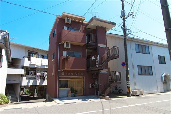 広商店街に面する好立地！コンビニまで３８０ｍ！通風良好な角部屋♪