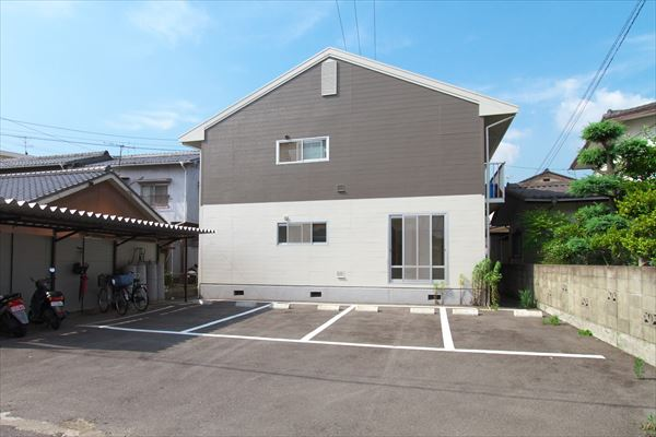 広小学校徒歩５分。送り迎えに便利な善通寺幼稚園が近くにあります。広商店街が近く住環境良好です。