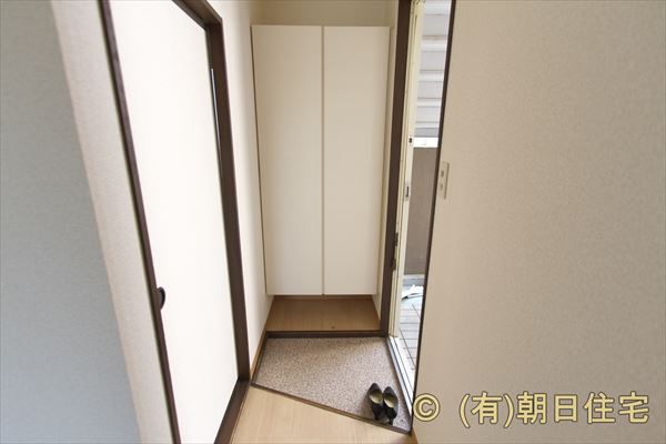 下駄箱はトールサイズに交換します。